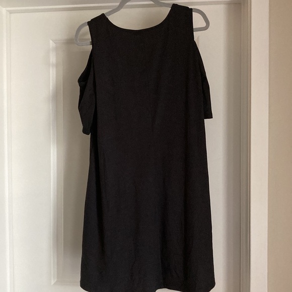 Black dress - Picture 2 of 3